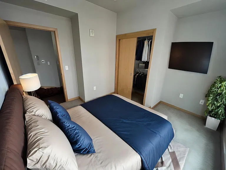 Venture Luxury High Rise — Photo 296