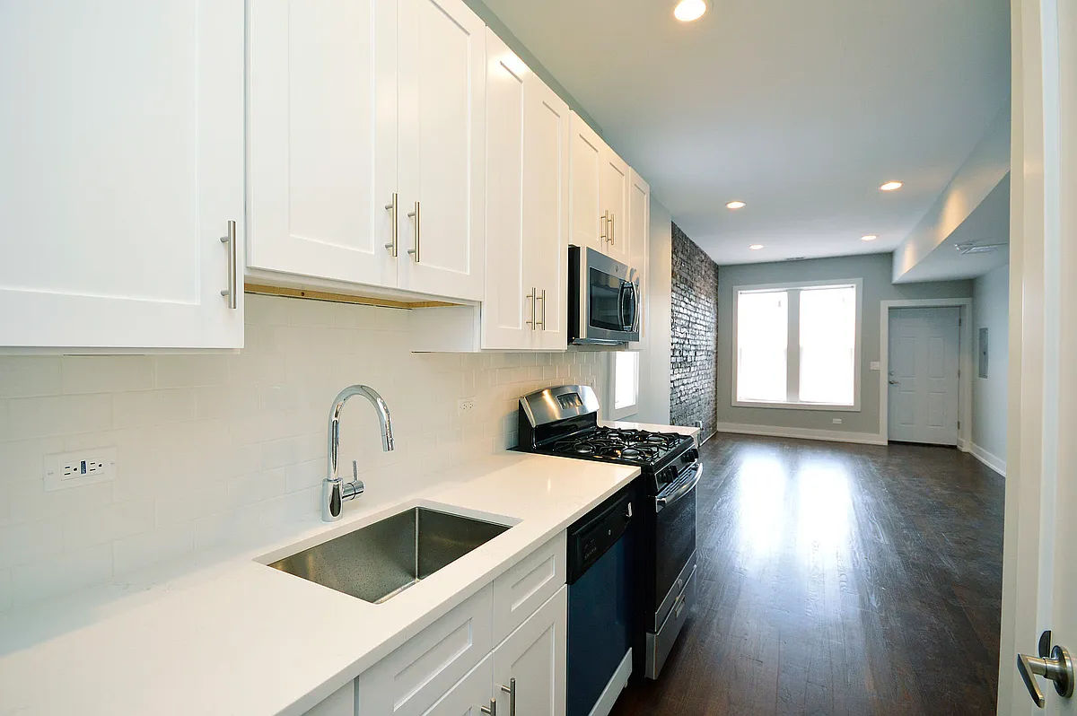 Building Photo - 2721 W Division St #2R