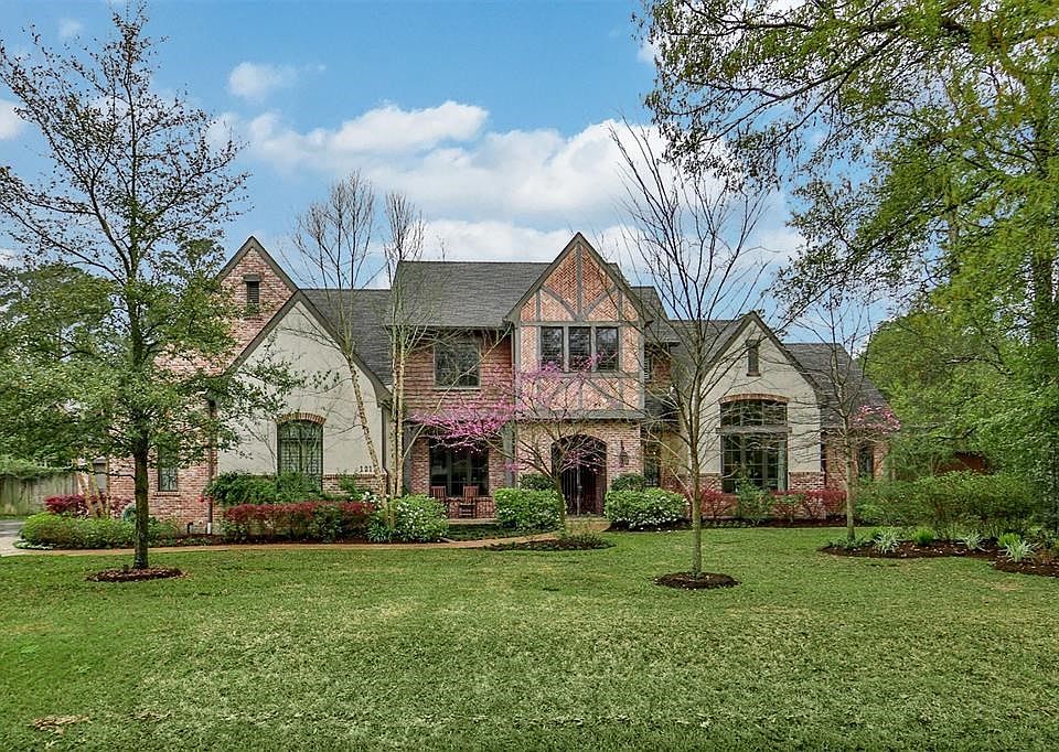 This Hilshire Village home is nestled in the middle of prestigious Hilshire Village.