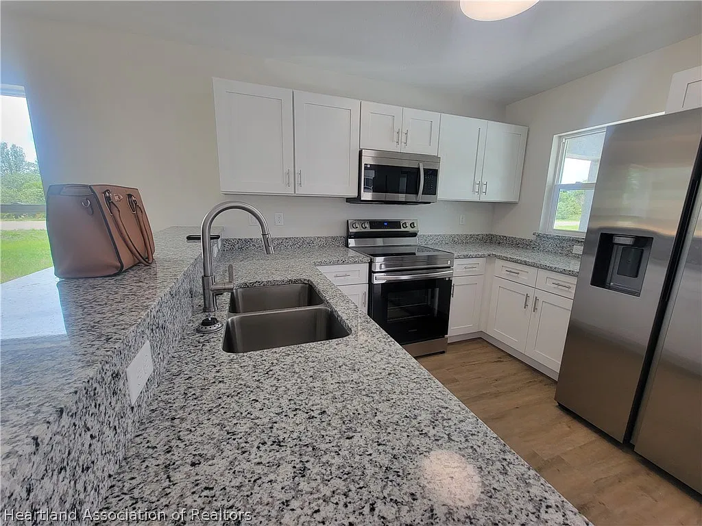 2 bed, 2.0 bath, 1006 sqft, $1,600 — Photo 3