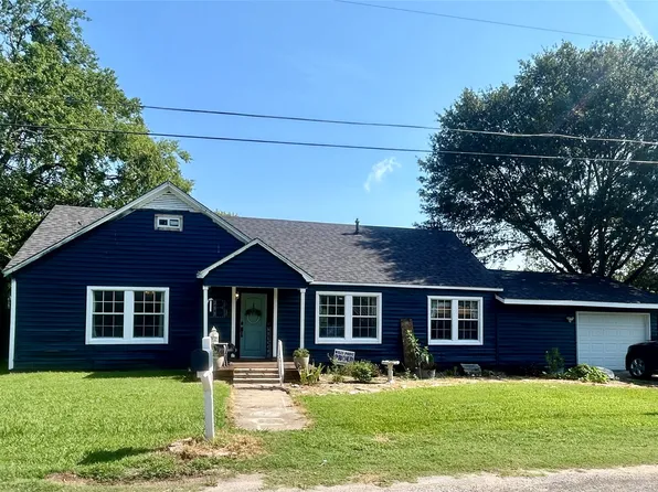 233 Elm St, Wills Point, TX 75169