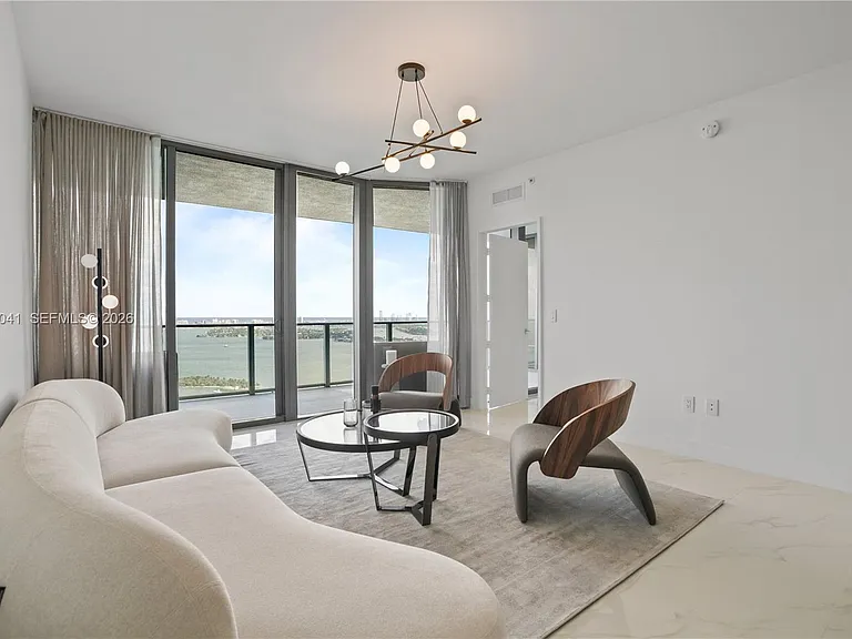 700 NE 24th St #3905 — Photo 13