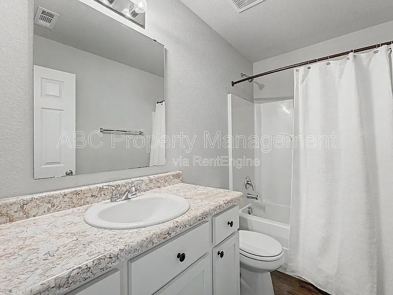 946 E Sparrow Cir — Photo 17