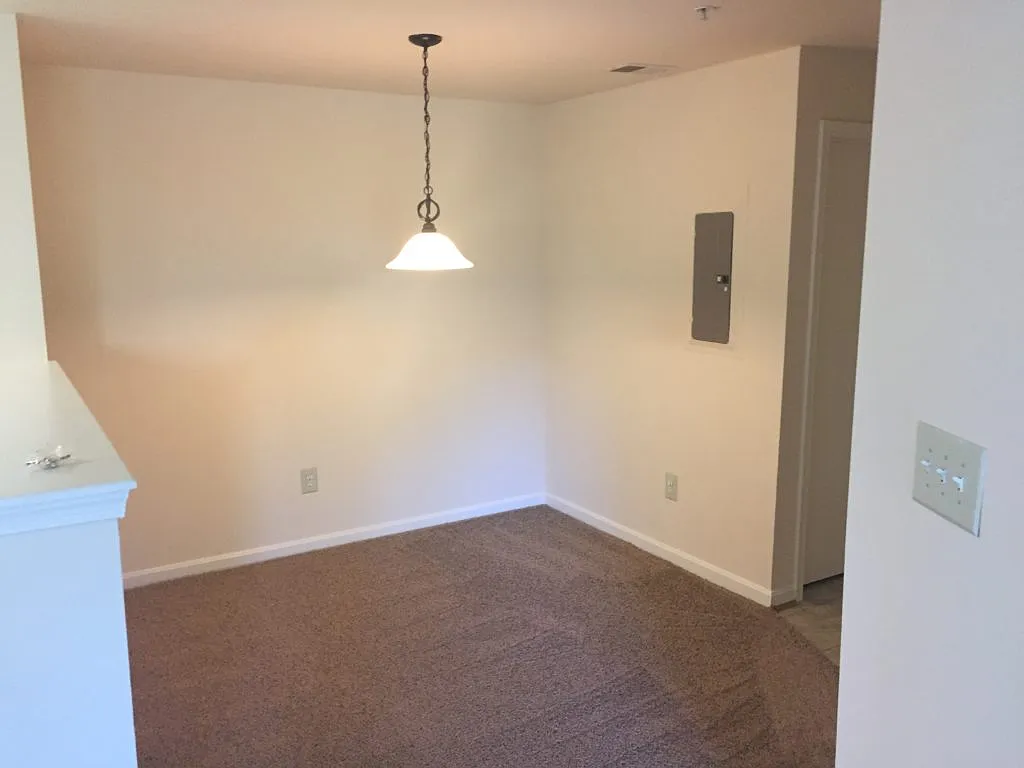 2 bed, 1050 sqft, $1,797 — Photo 3