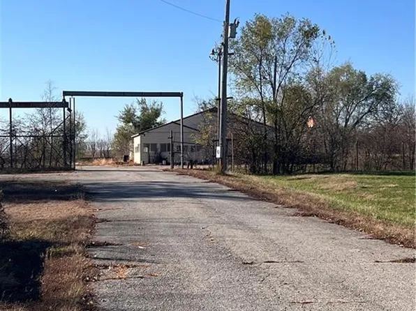 34000 S Evers Rd, Garden City, MO 64747