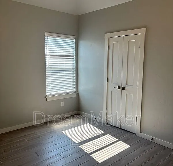 5225 E Maple Rd — Photo 13