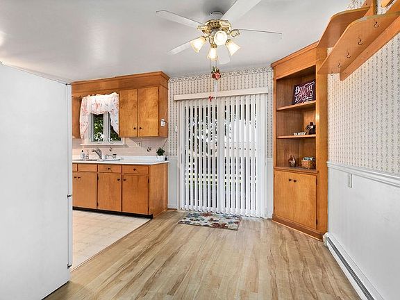 3rd image of 220 Skyview Cir