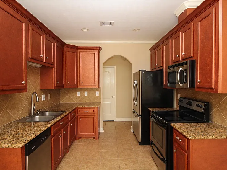 1504 Glen Oaks Dr — Photo 15