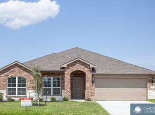137 Creek Meadow Dr, Mabank, TX 75147