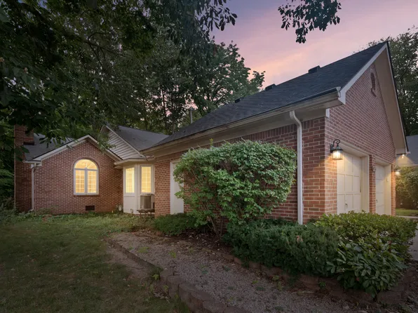 9214 W Point Dr, Indianapolis, IN 46268