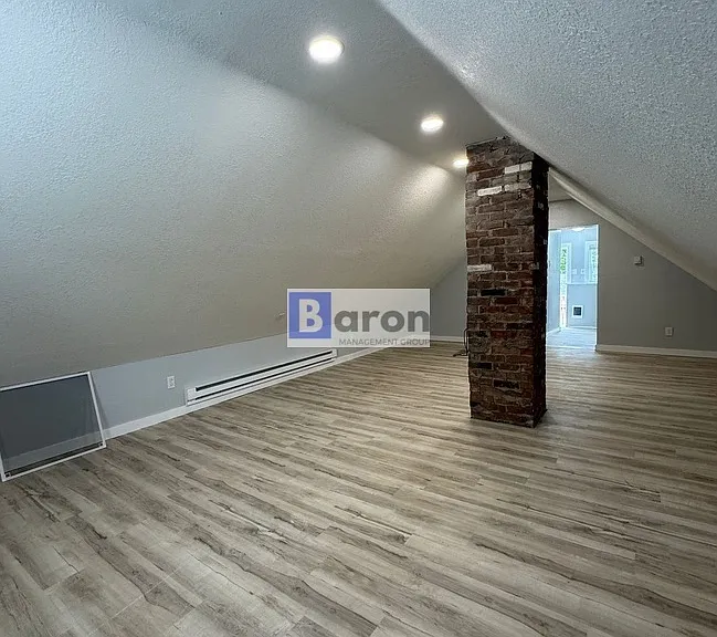 501 N Walnut St — Photo 1