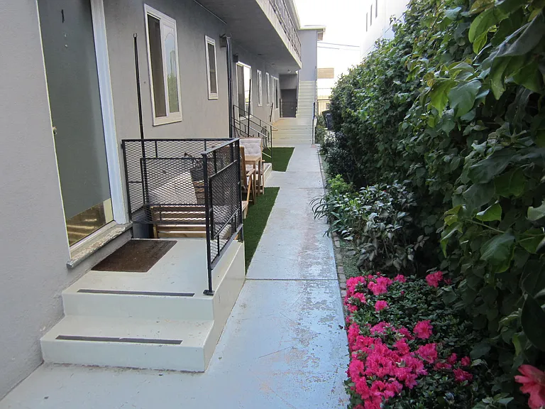 11816 Goshen Ave #2 — Photo 18