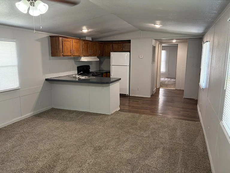 1219 W Choctaw St #16 — Photo 6
