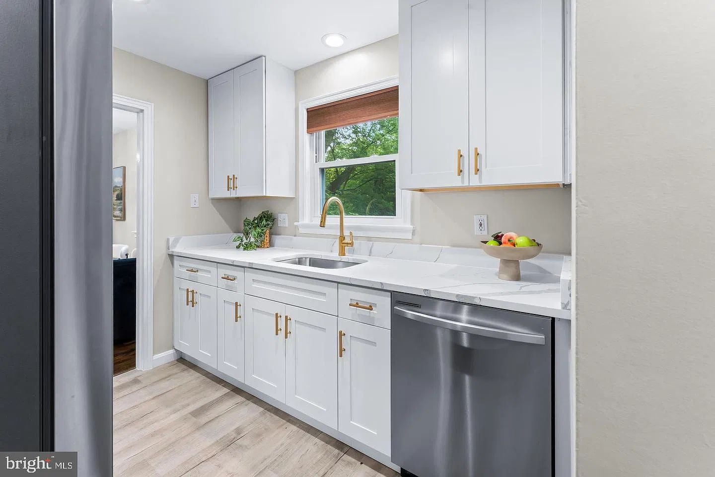 3 bed, 2.0 bath, 1725 sqft, $3,000 — Photo 3
