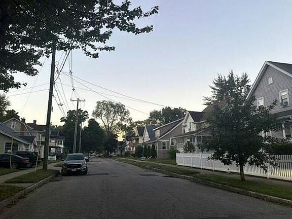 5th image of 93 Sunapee St