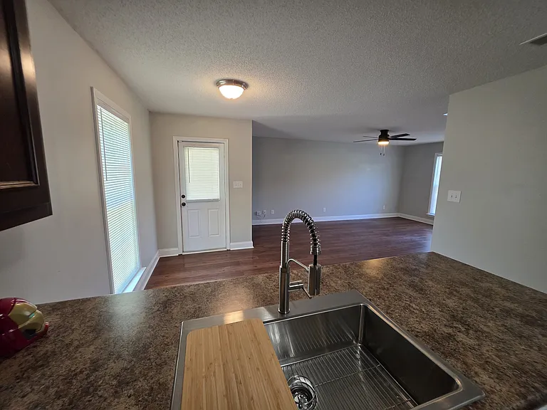 1258 Askew Dr — Photo 3