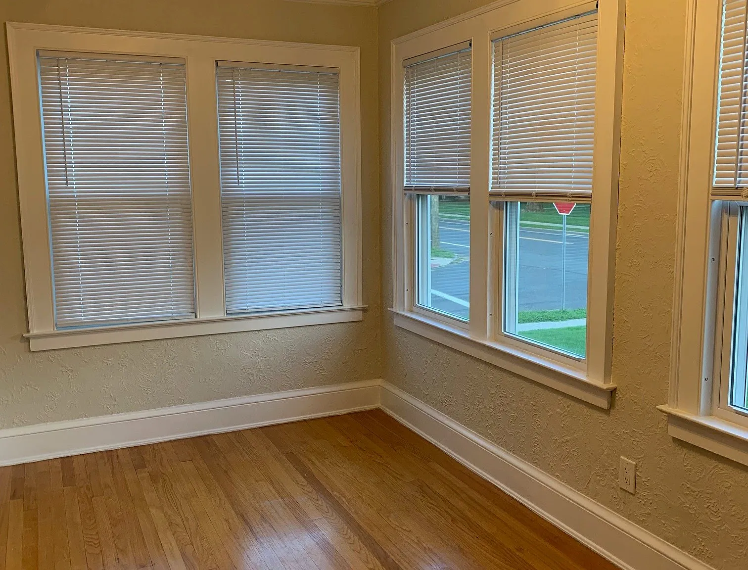3 bed, 1300 sqft, $2,700 — Photo 3
