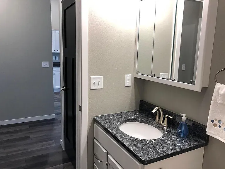 1420 W 20th Ave — Photo 10