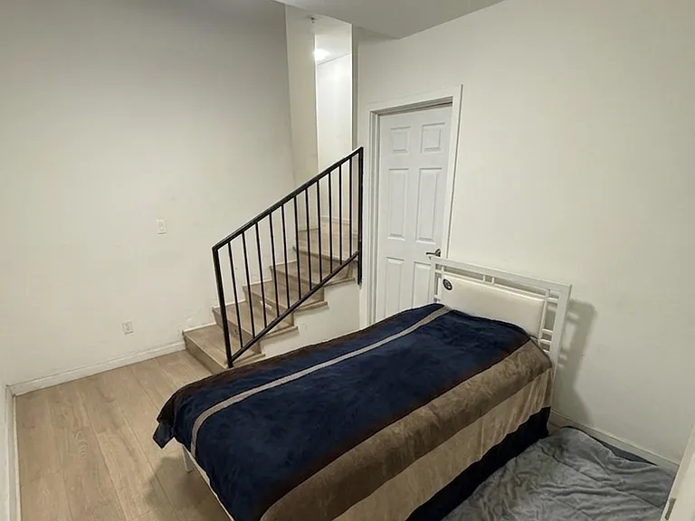 523 W 50th St #523 — Photo 9