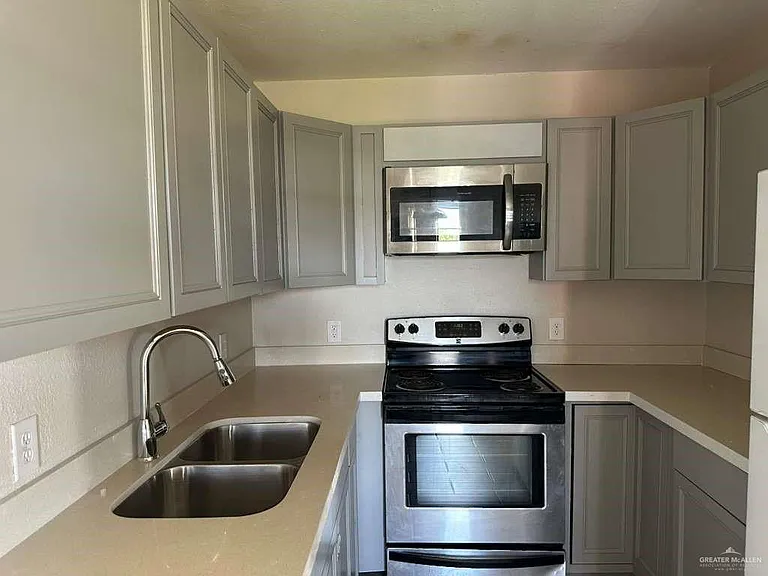 402 S Gastel Cir #19 — Photo 7
