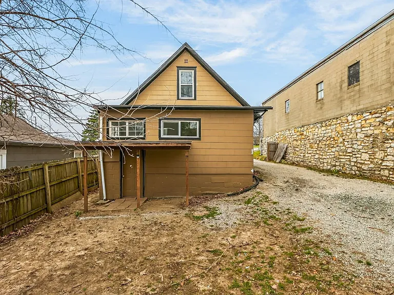 221 N Crysler Ave — Photo 20
