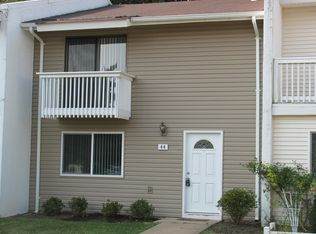 44 Monarch Dr, Sterling, VA 20164