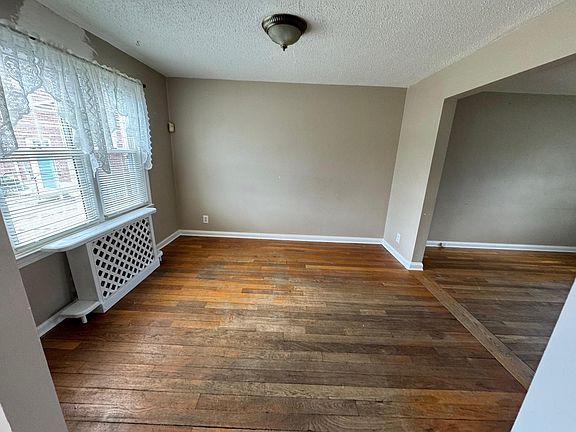 3rd image of 16 Colony Rd #16
