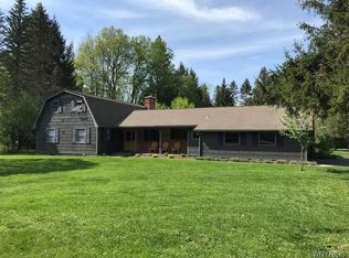26 Hillcrest Rd, East Aurora, NY 14052