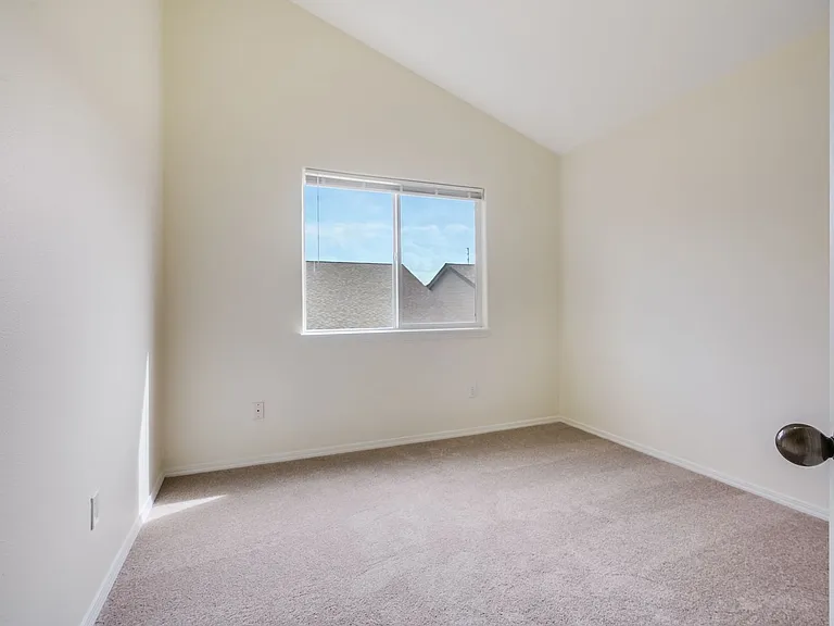 908 SW 175th Ter — Photo 11