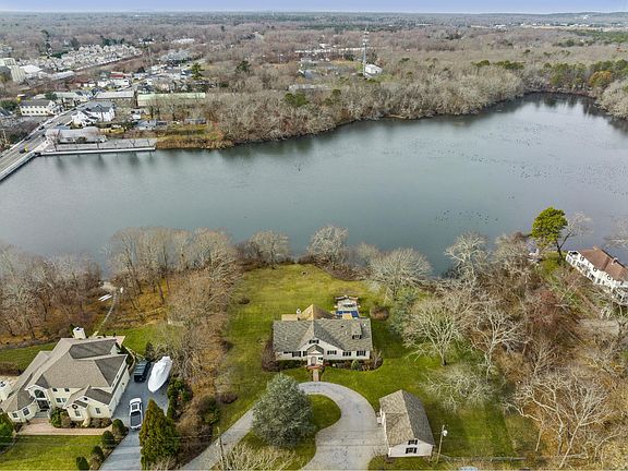4th image of 9 Lily Pond Ln
