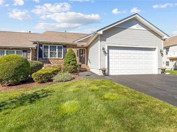 3 Sweet Pea Dr, Cranston, RI 02921