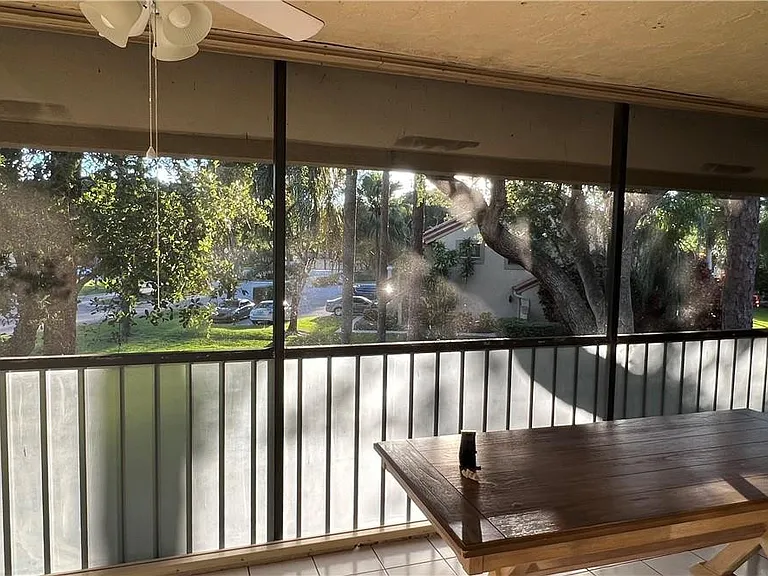 5580 Coach House Cir #F — Photo 12