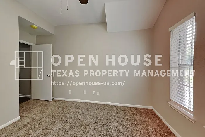 2222 Friarwood Trl — Photo 15