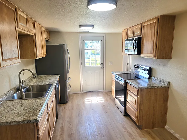 4638 Balsam Dr — Photo 4