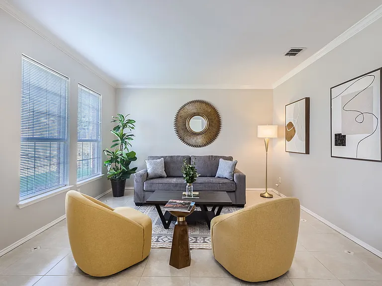 2520 Leicester Ct — Photo 5