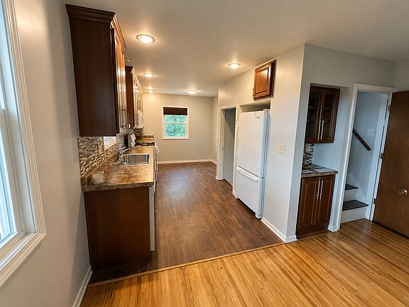 5th image of 503 Hayward Ave