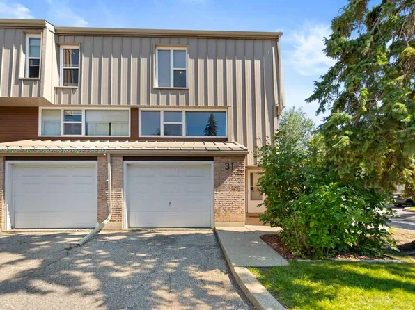 31 W Brae Glen Ct SW, Calgary, AB T2W 1B6