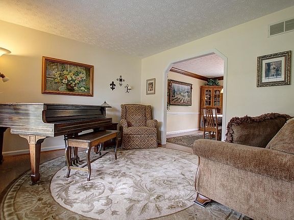 4th image of 5481 Aspen Dr