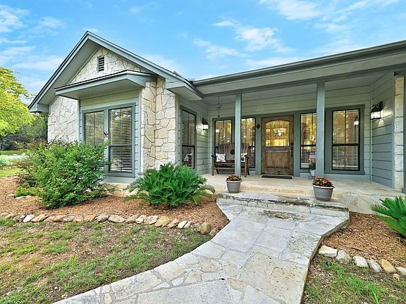 2nd image of 620 Avenida Serena
