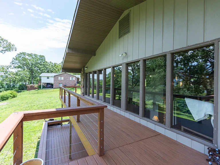 Edgewater Cir — Photo 34