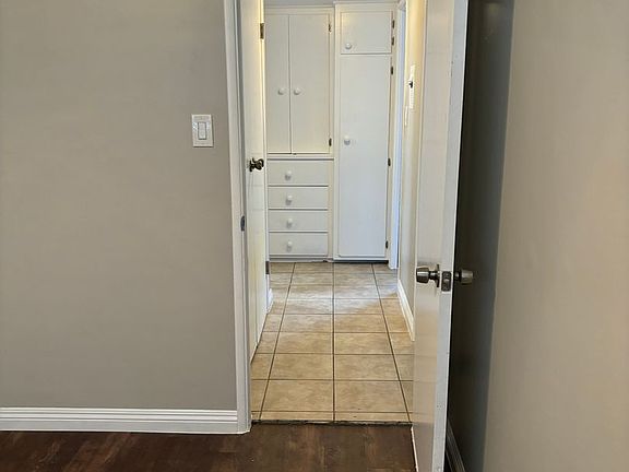 3rd image of 10247 La Reina Ave #C
