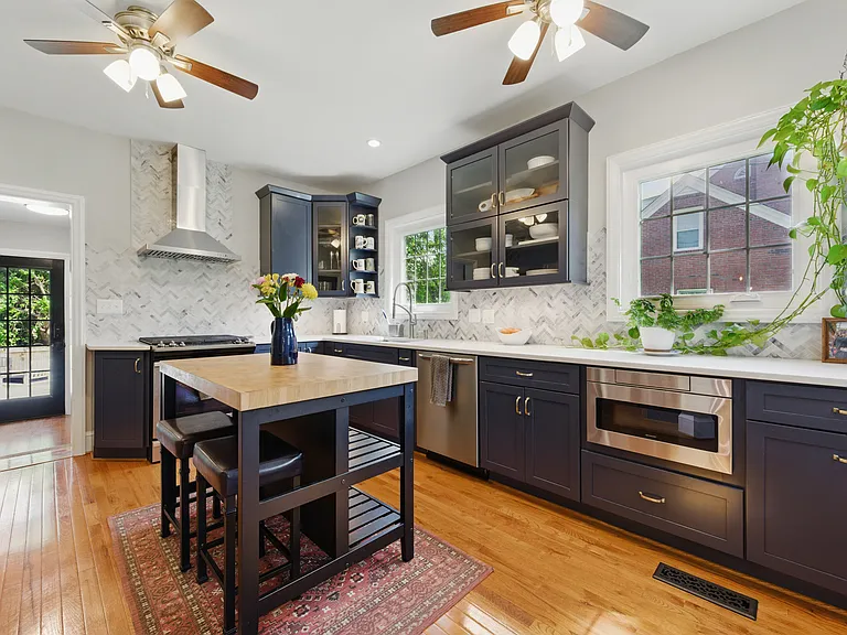 5010 Gosnold Ave — Photo 3