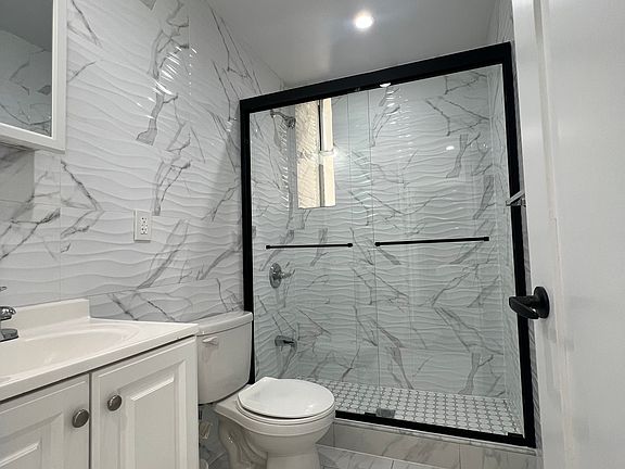 4th image of 25-49 18th St #1