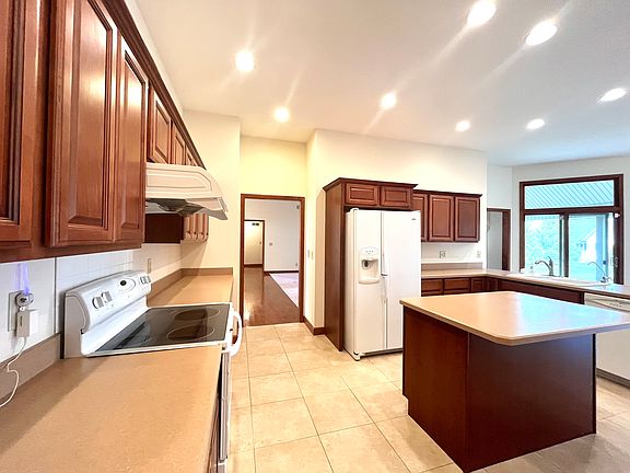 3rd image of 15620 Brookfield Hts