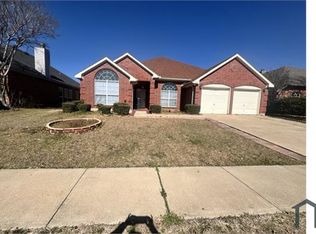 509 E Lynn Creek Dr, Arlington, TX 76002