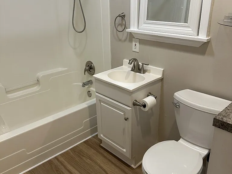203 E 6th St #2 — Photo 6