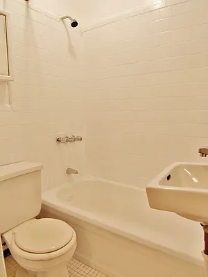 Rented by Green Line Realty | media 18