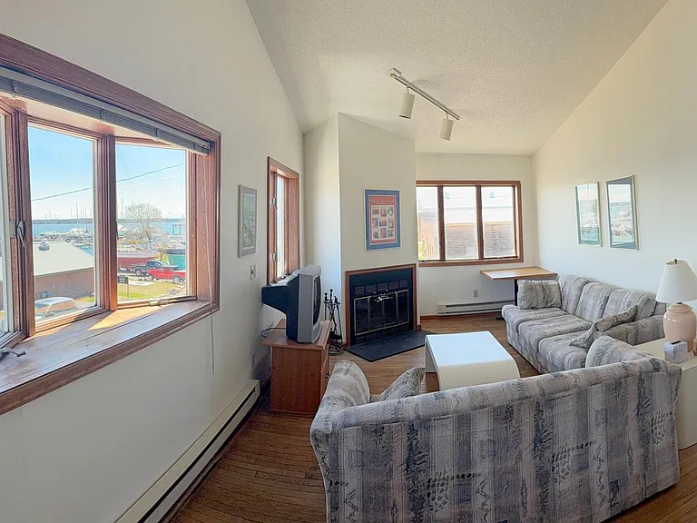 117 S 1st St #200 — Photo 2
