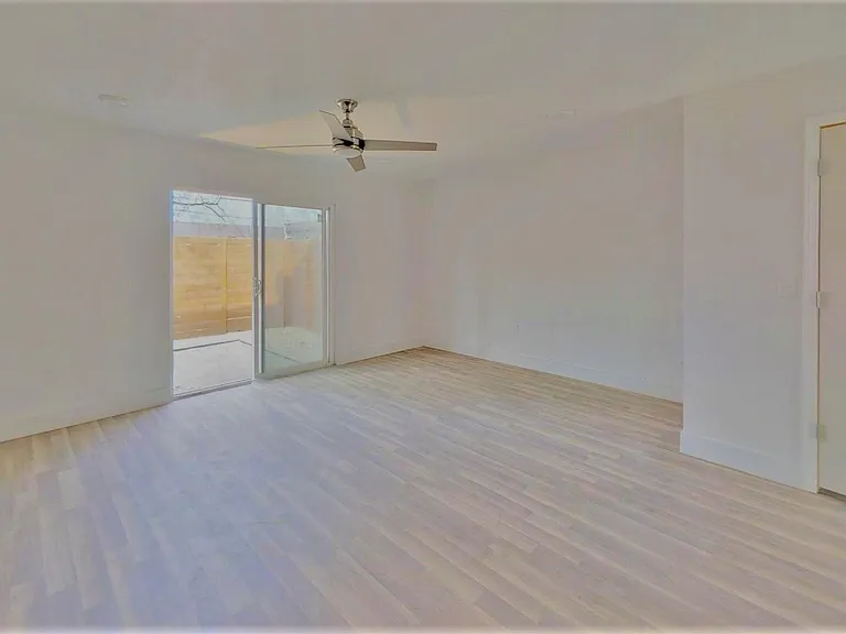 1913 Hearthstone Dr #C — Photo 7