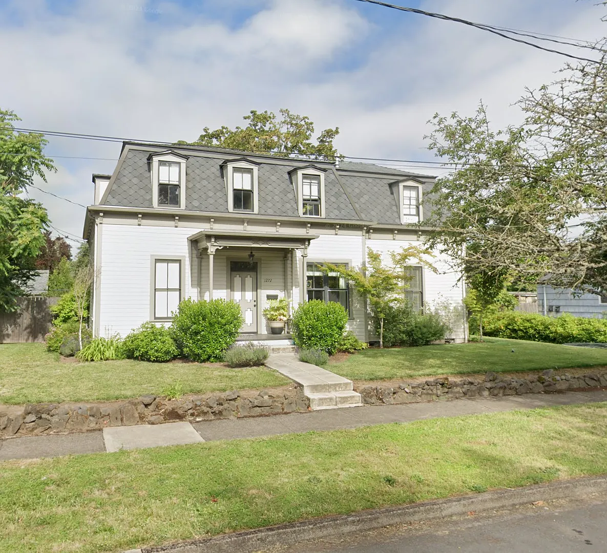 3 Bedroom Duplex in Downtown Area — Photo 1